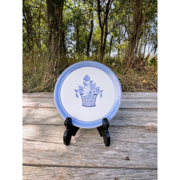 Vintage Bavaria German Tea Trivet Flower Basket Blue White - Picture 2 of 10